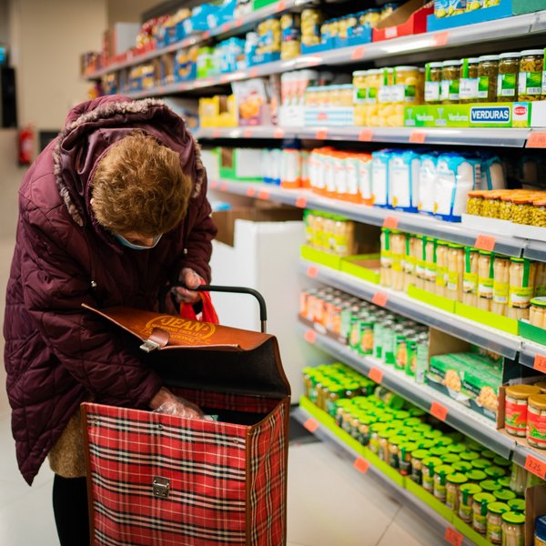 supermarket shelves shopper