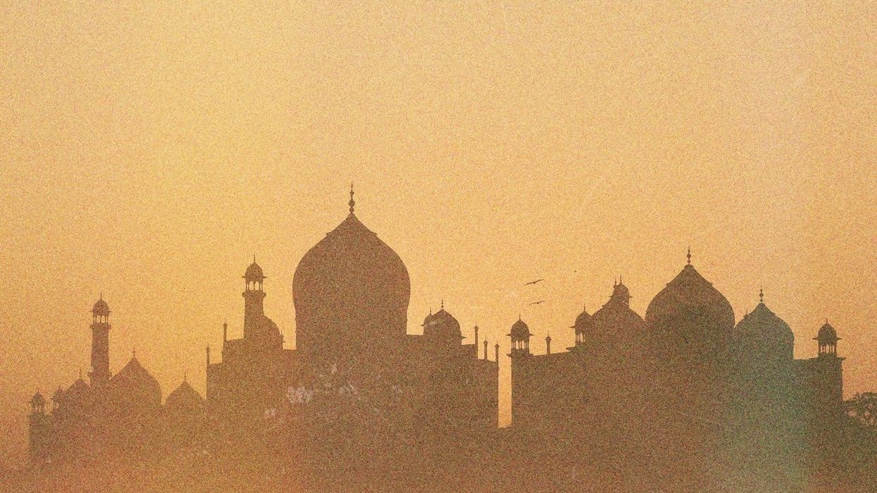 Taj Mahal in poor air quality