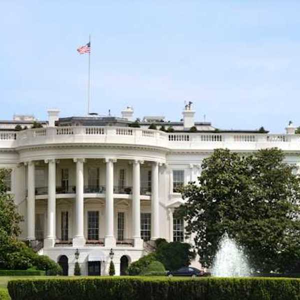 The facade of the White House on a sunny day
