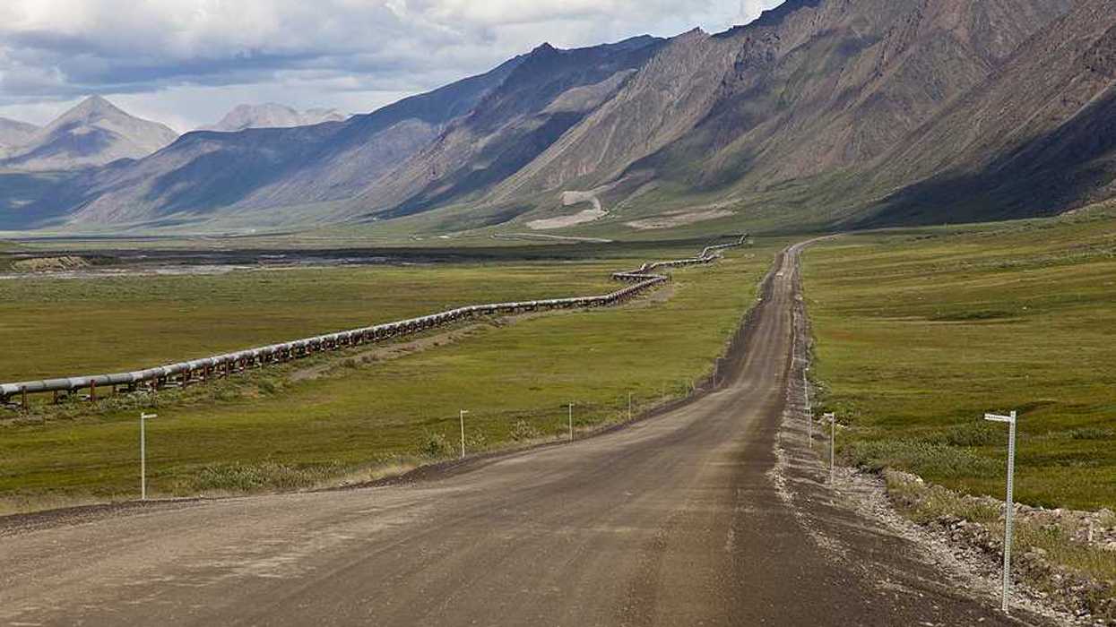 Trans Alaska pipeline along the Dalton Road