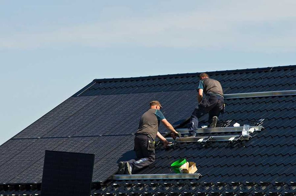 How one Chicago program is diversifying the solar workforce
