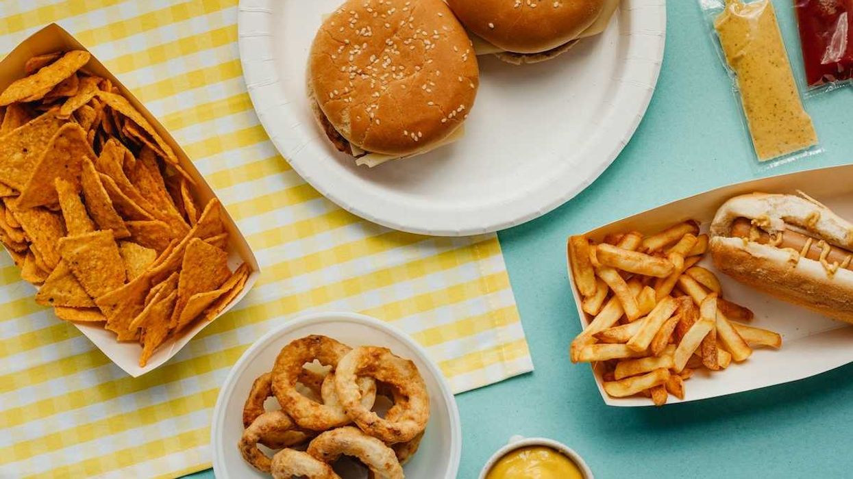 Ultra-processed food: Tortilla chips, fried onion rings, french fries, cheese burgers, and hot dog.
