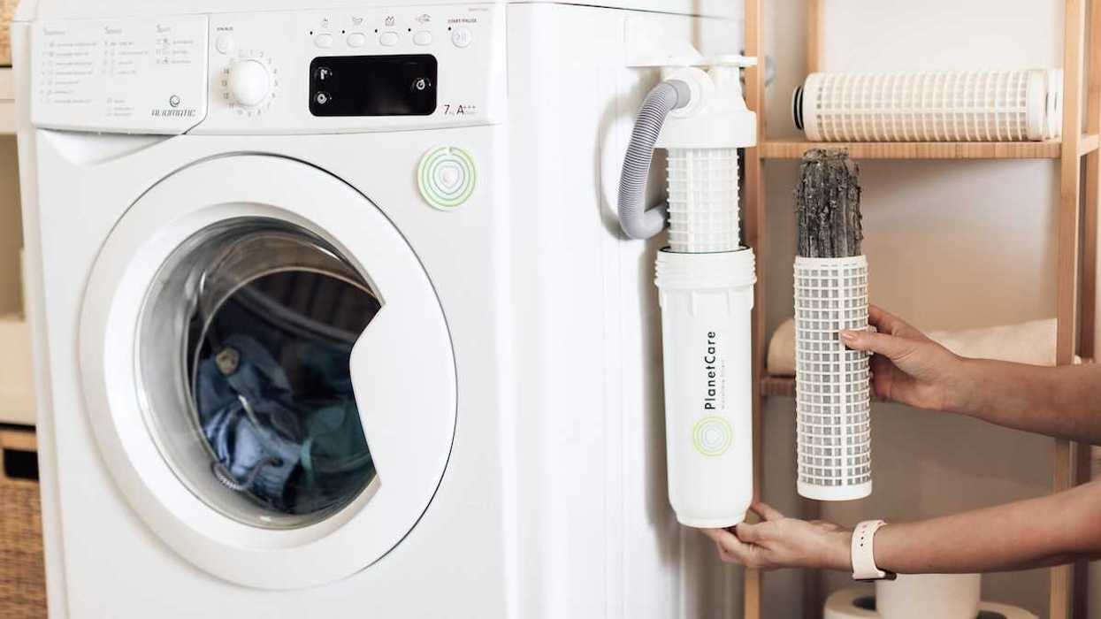 Washing machine displaying filters for filtering microfibers and microplastics