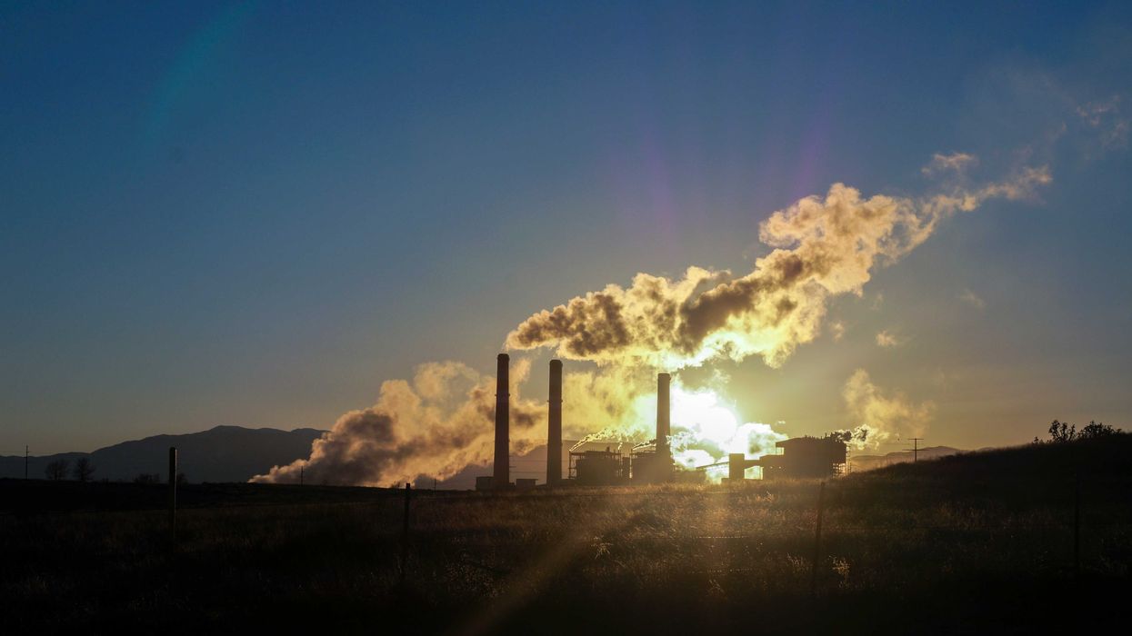 photo of Trump repeals U.S. government’s power to regulate climate image