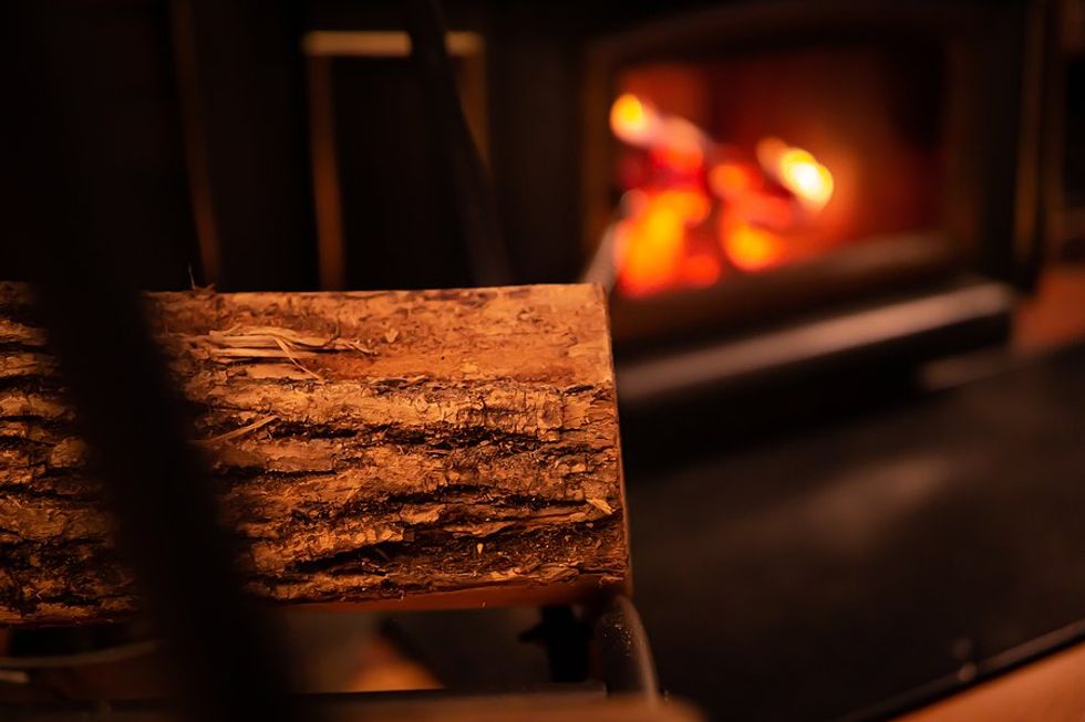 Alaska and 9 other states threaten to sue EPA over wood-burning stove  standards - EHN